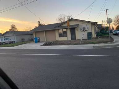 Main picture of 411 E St