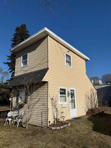 Main picture of 2220 New Falls Rd