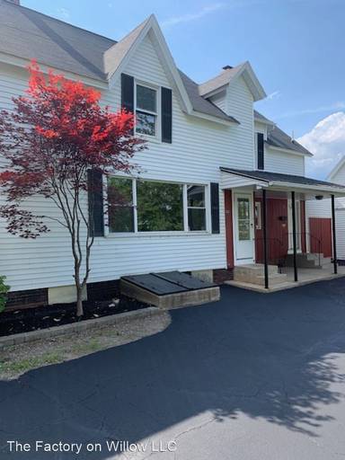 Main picture of 222 Willow St