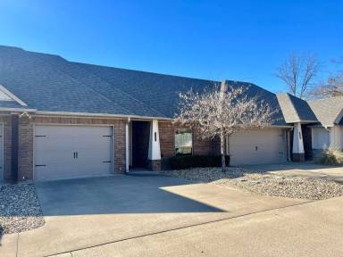 Main picture of 2525 Roy Rd