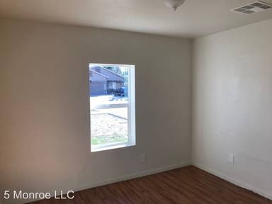 Main picture of 2916 E Monroe St Apartments