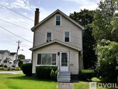Main picture of 85 Smithsonian St