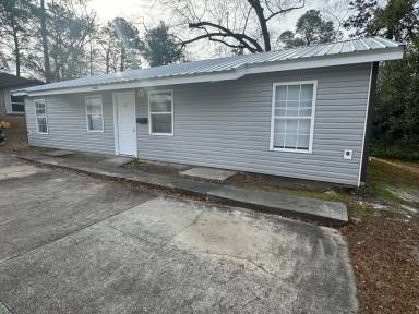 Main picture of 704 S Edgewood Dr