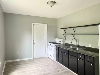 Main picture of 913 W Point Rd