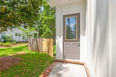 Main picture of 523 Glenview Dr