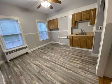 Main picture of 313 Chelsea St