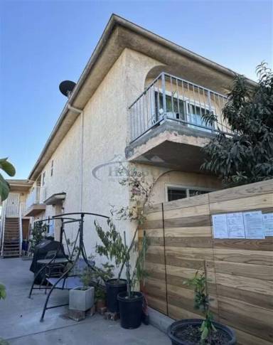 Main picture of 735 W 17th St