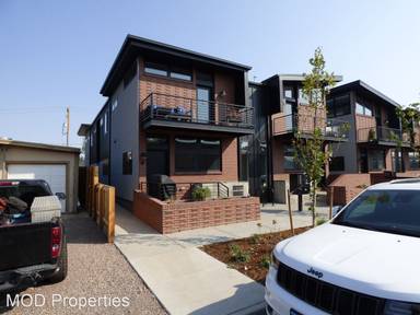 Main picture of 2466 S Delaware St