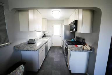 Main picture of 1481 Ingalls St