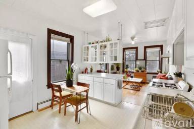 Main picture of 336 W Lakeside St