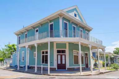 Main picture of 1915 Philip St