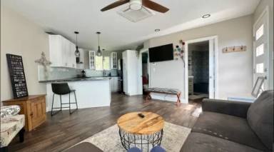 Main picture of 6 Apica Ave