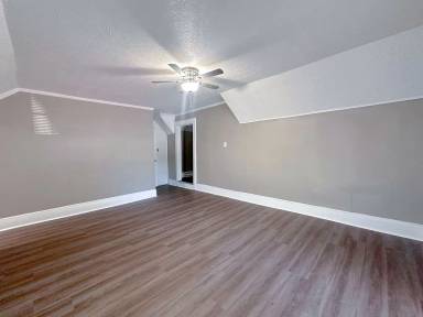 Main picture of 606 E Jefferson St