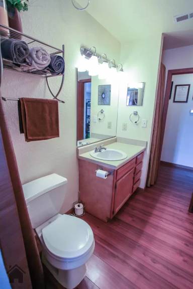 Main picture of 16870 Huntington