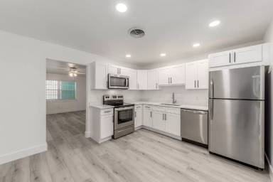 Main picture of 715 SE Stypmann Blvd