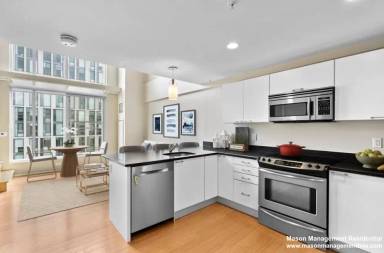 Main picture of 1 Earhart St