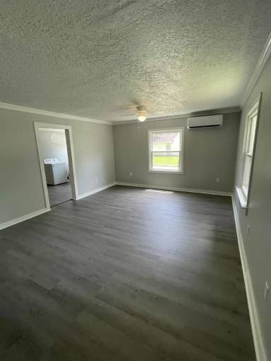 Main picture of 112 Elm St