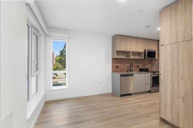 Main picture of 4015 Stone Way N