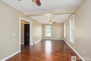 Main picture of 230 James Ave SE
