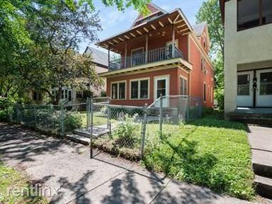 Main picture of 209 W 33rd St