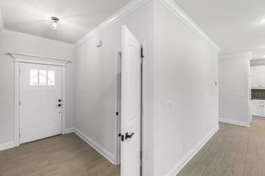 Main picture of 30 Penzance Dr