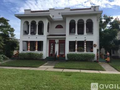 Main picture of 2312 College St