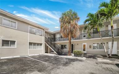 Main picture of 95 Edgewater Dr