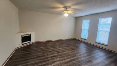 Main picture of 510 E Whitefish Bay Pl