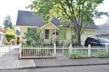 Main picture of 725 NW Birch St
