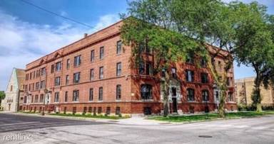 Main picture of 70 E 48th St