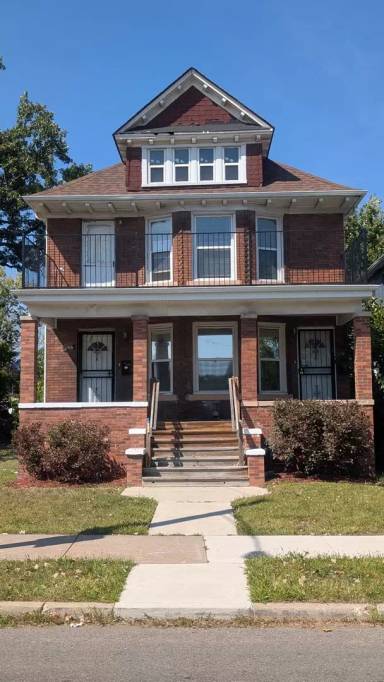 Main picture of 894 W Euclid St