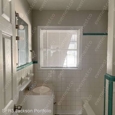 Main picture of 219 W Leavell Woods Dr