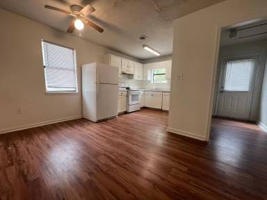 Main picture of 140 Christy Ct