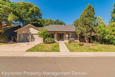 Main picture of 5749 S Lansing Way