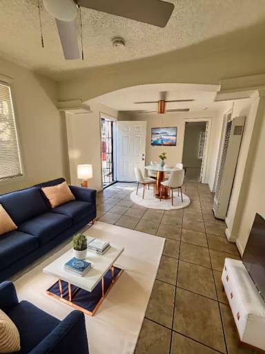 Main picture of 1402 N Willowbrook Ave