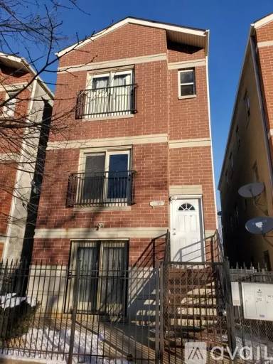 Main picture of 3154 W Fillmore St