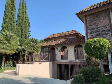 Main picture of 520 W Wilson Ave