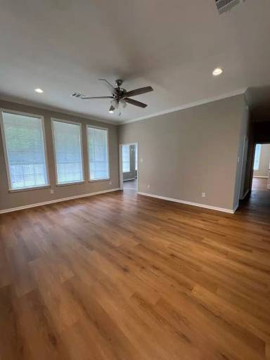 Main picture of 109 E Chapman Rd