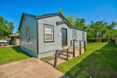 Main picture of 328 NW 84th St