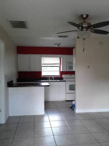 Main picture of 607 S County Road 419