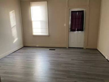 Main picture of 1021 Monument St