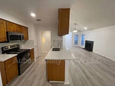 Main picture of 2424 Sherry St