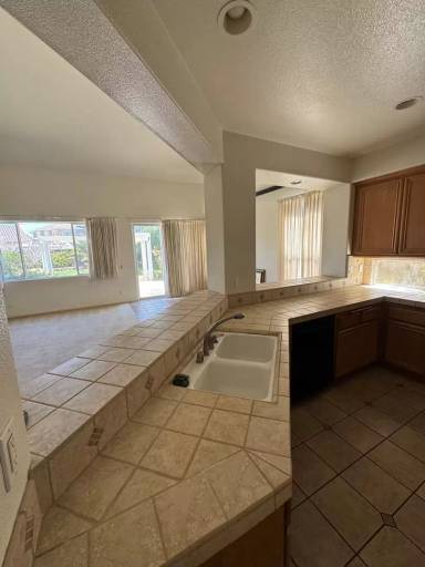 Main picture of 2530 Logan Dr