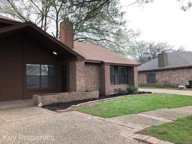 Main picture of 206 E Denton Dr