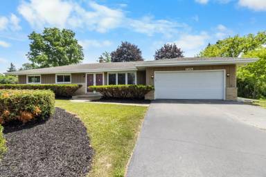 Main picture of 18525 Heathway Ln
