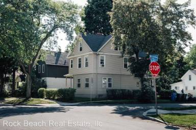 Main picture of 320 Wisconsin St