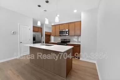 Main picture of 2962 Sloan Dr