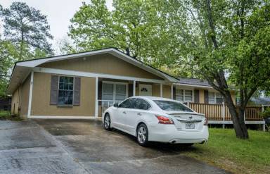 Main picture of 128 Cathy Ct