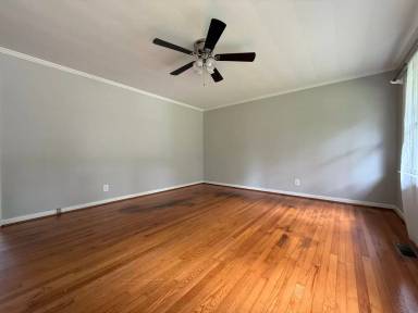 Main picture of 275 McRae Ave