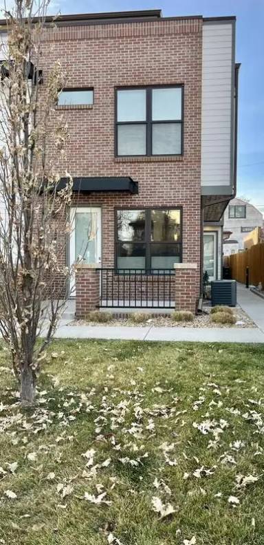 Main picture of 1547 Utica St